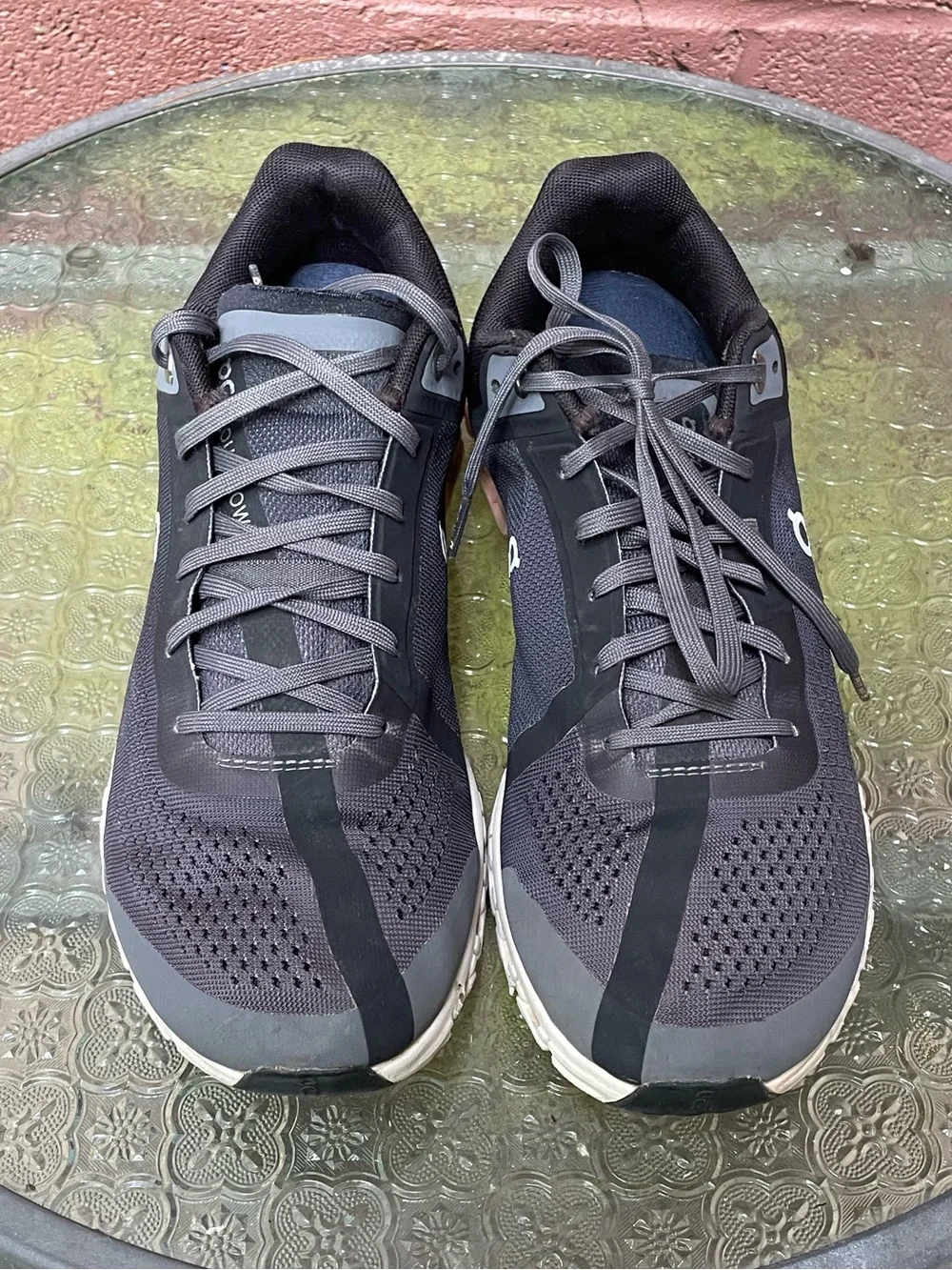 On CloudFlow Running Shoes Size 8.5